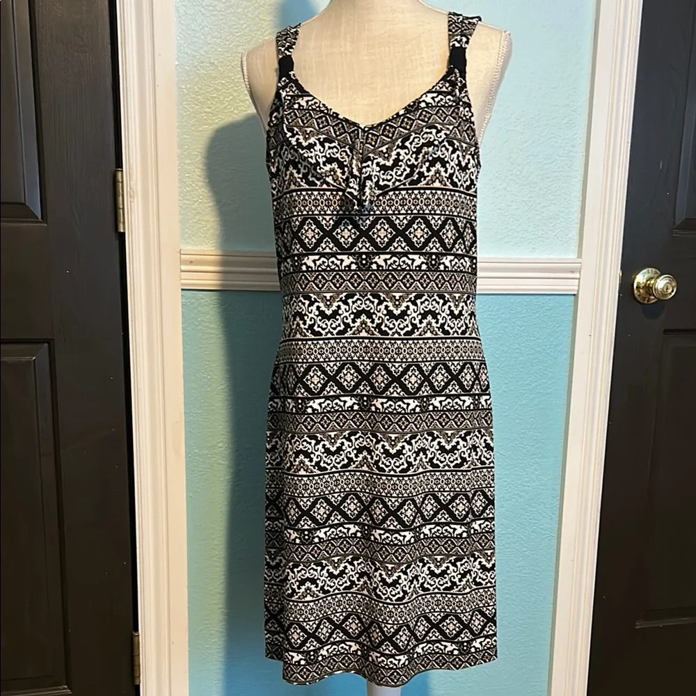 WHBM DRESS MED - Picture 2 of 7